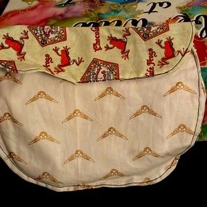 Harry Potter Quidditch’s snitch/HoneyDukes chocolate frog mini messenger bag kid